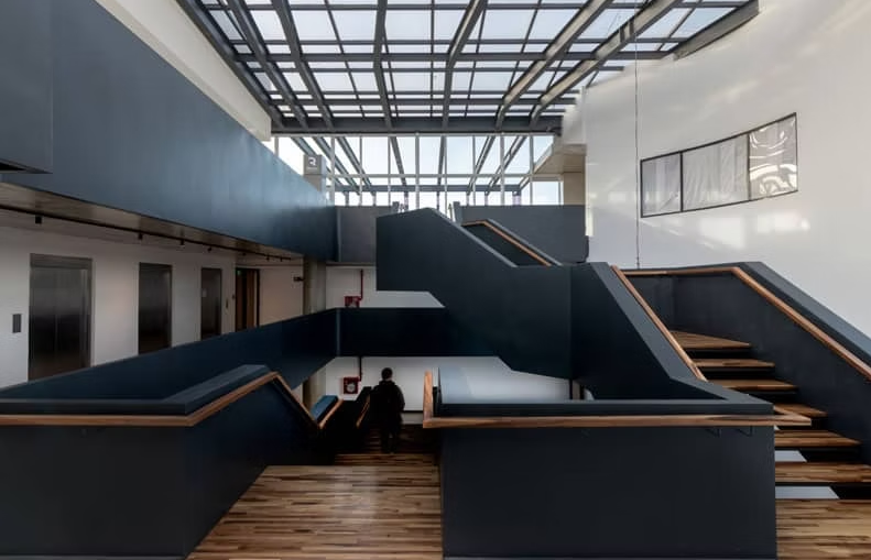 Cubierta Metálica y Escaleras K41